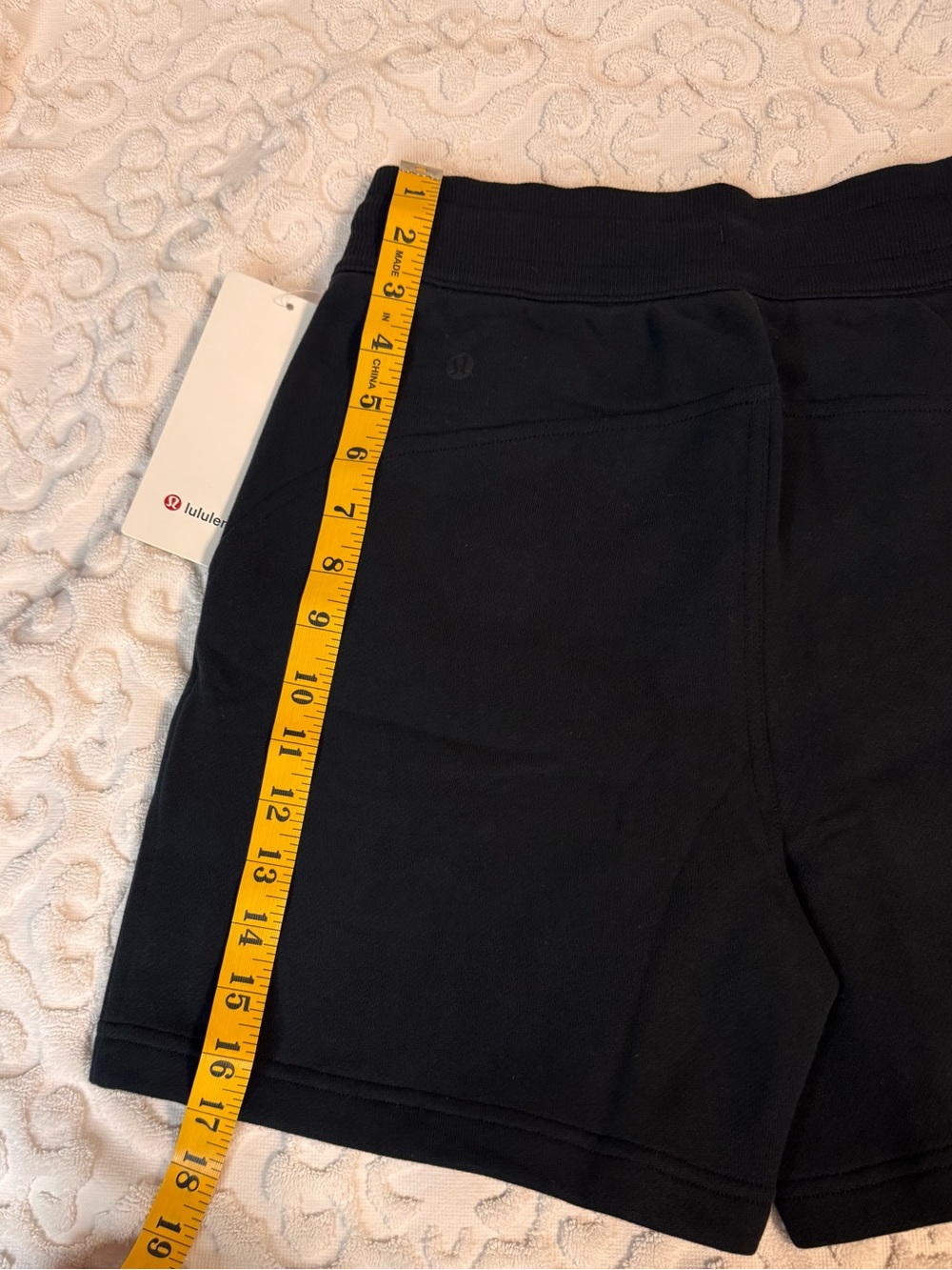 NWT Lululemon Scuba High-Rise Short 5"
Black size 4 Small - Picture 2 of 5